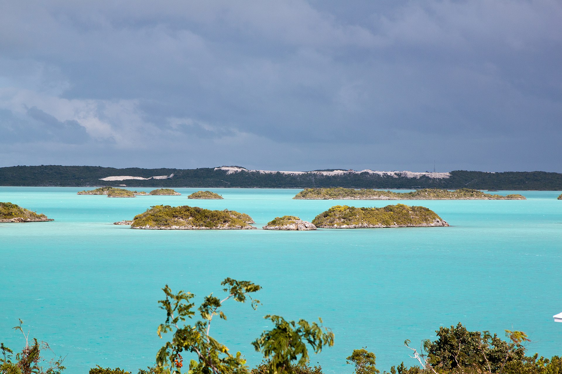 The impossibly bright turquoise water of Chalk Sound National Park, Providenciales
